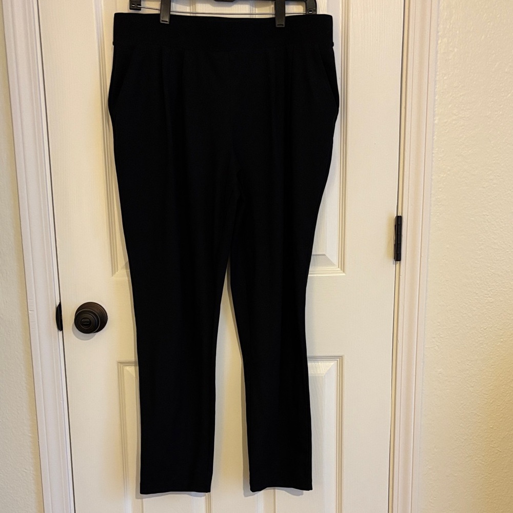 Mondetta Classic Black Ankle Pants
